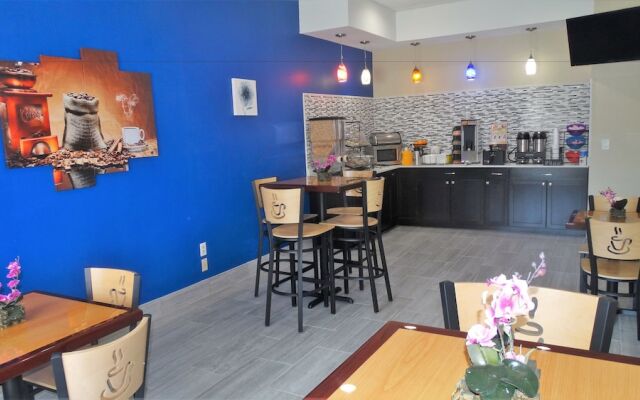 Oak Tree Inn & Suites