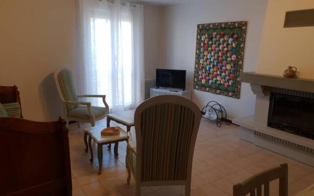 Charmante maison de ville F3 avec garage et cour