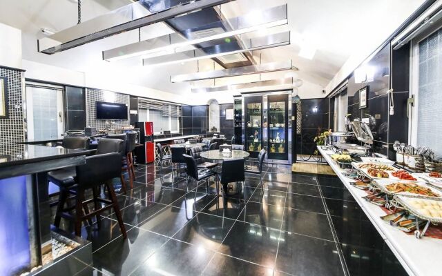 Business Hotel