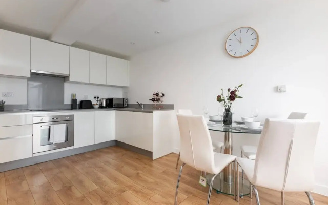 Skyvillion 2bed Enfield Flat W Balcony - Parking
