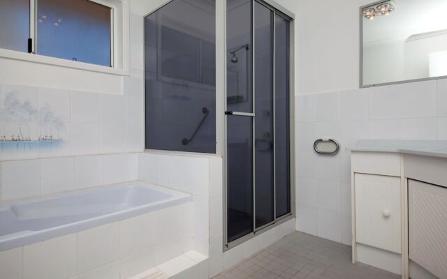 Sandy Point Road, 151