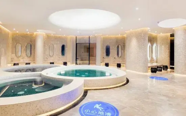 Lingyuan International Hotel