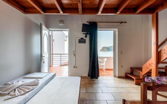 APARTMENT3 50metres from THE sea 'NEW LISTING'