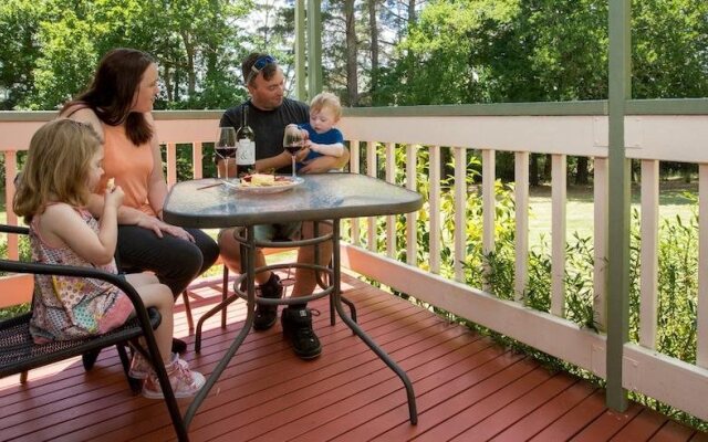Lakes And Craters Holiday Park