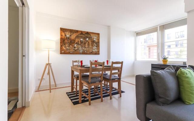 Lisbon Flower 360º - Your Lovely Flat with Pool and Parking