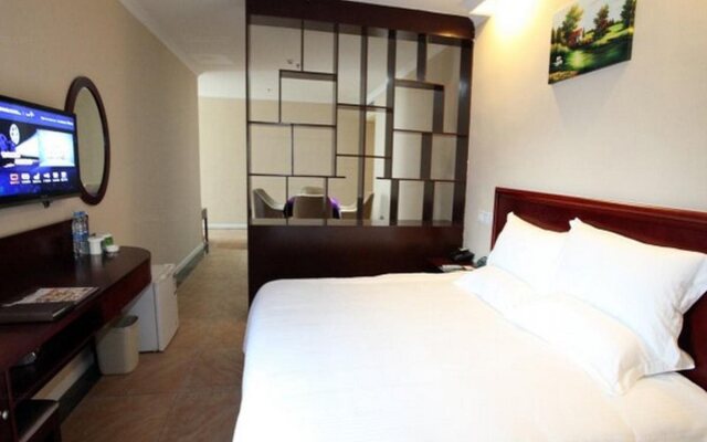 GreenTree Inn ChongQing Yuzhong LiangLuKou Subway Station Express Hotel