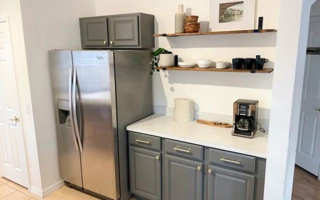 The Shire, Davenport, US