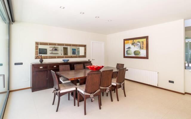 Claudia in L'Escala with 5 bedrooms and 4 bathrooms