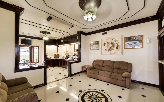 Three Rivers Executive Inn & Suites By OYO