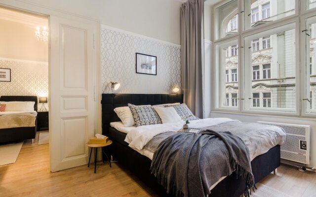 Modern APT in Center by Michal&Friends