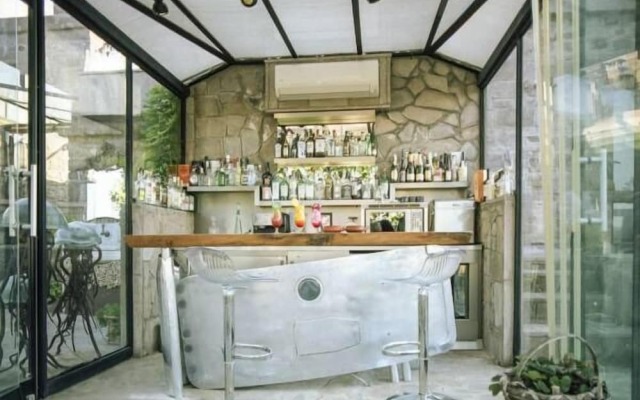 Assosyal Hotel