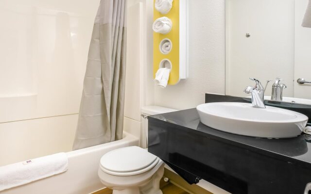 Motel 6 Minneapolis Airport - Mall of America