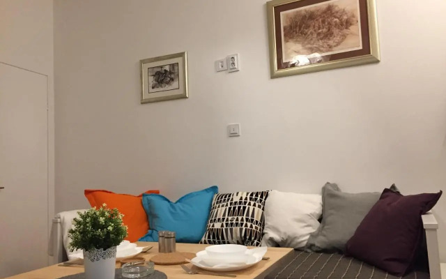 VERY CLOSE Studio Apartment