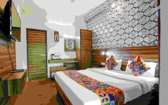 Fabhotel Vijay Palace