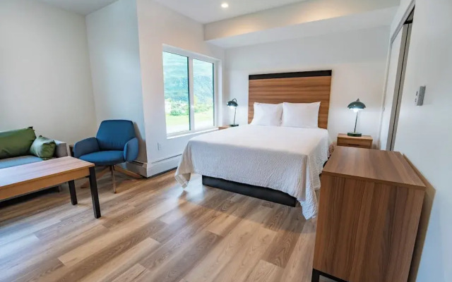 Chugach Naswik Suites