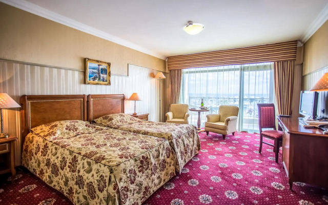 Palace-Marina Dinevi Hotel