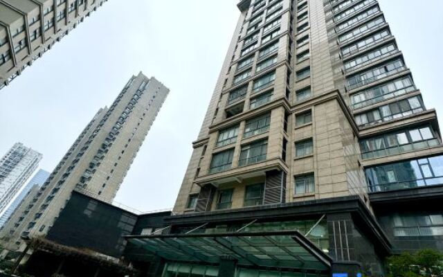 Pinke Service Apartment