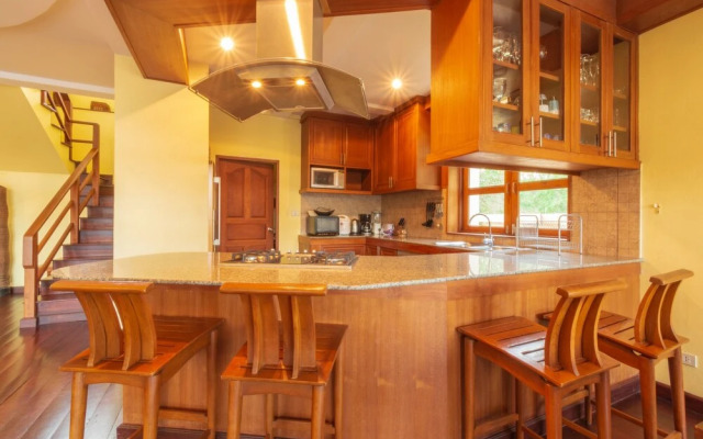4 BR Pool Villa in Great Location - CV4