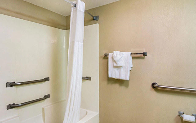 Quality Suites Atlanta Airport East