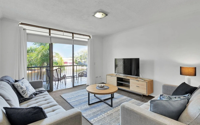 Hacienda- Canal Views And Comfort