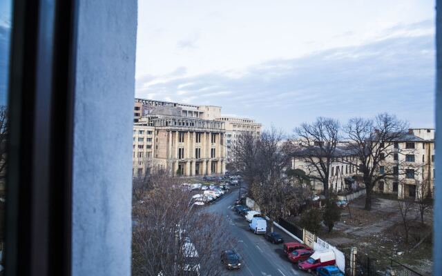 Avenue Parliament