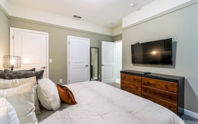 4 Bed Storey Lake Resort With Lazy River 4 Bedroom Townhouse by RedAwning