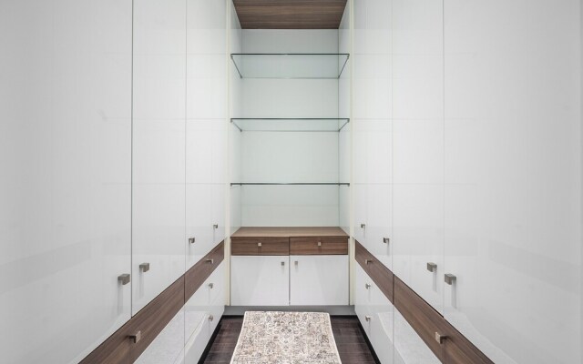 Cozy 5 Bedroom House in Downtown Toronto