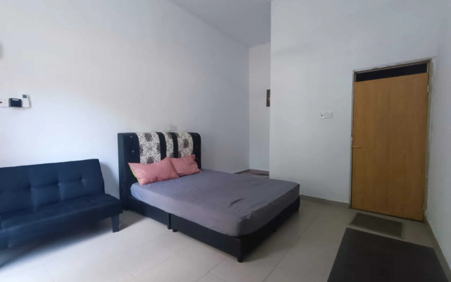 OYO 90799 Sharhan Residence