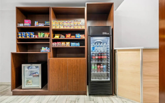 Comfort Inn & Suites