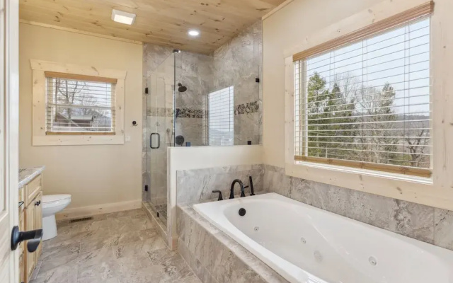 Robeson Hood Lodge 4 Bedroom Home