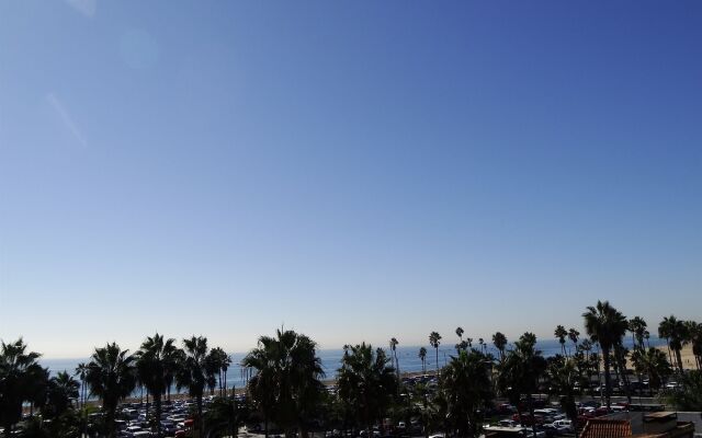 Balboa Inn, On the Beach