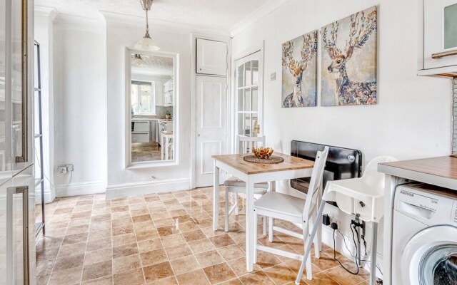 Spacious 3 Bedroom Garden House