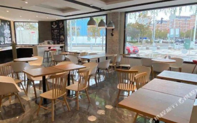 Campanile Hotel (Qidong Aubon Plaza Bus Terminal)