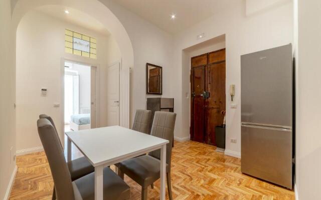 Rione Prati Elegant Apartment With Balcony