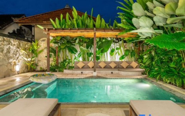 Kaya villa - Serene 3BR Escape w Beach Nearby, Huge Pool&Garden — 4-star hotel in Canggu
