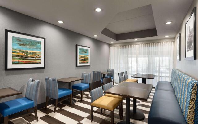 Hampton Inn Appleton-Fox River Mall Area