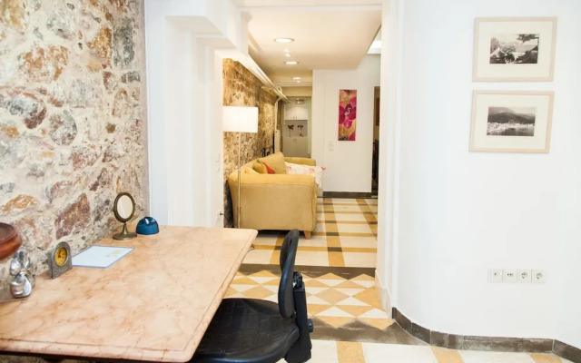 Chic Charming Central Athens Apt.
