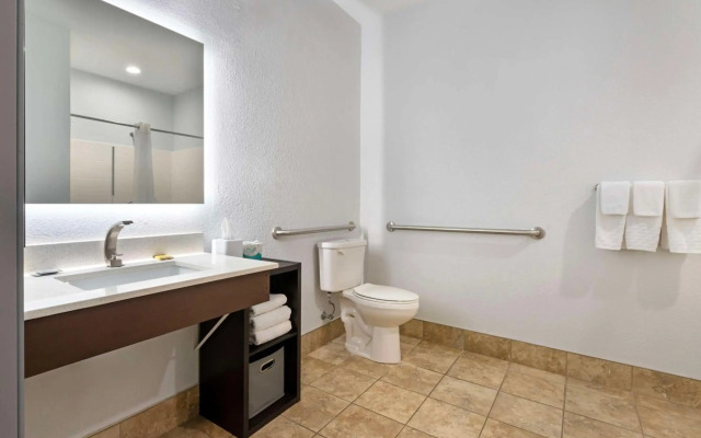 Best Western Plus Appleton Airport/Mall Hotel
