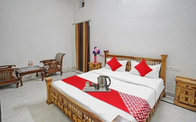 OYO Flagship 70101 The Royal Bharti Hotel
