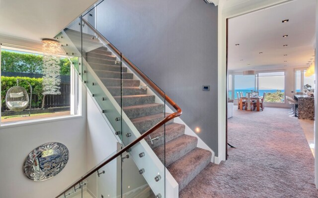 Elegant Sea-View Villa on the Northshore