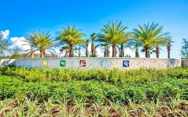 Beautiful 4Bd Pool TH, Storey Lake-4815DS