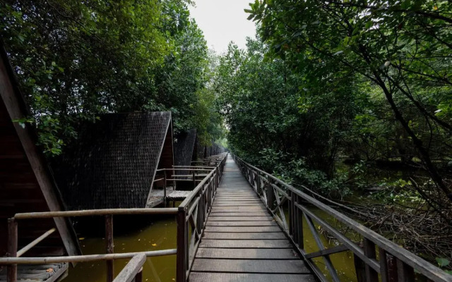 RedDoorz Resort @ Taman Wisata Mangrove