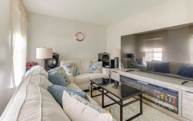 Spacious Home < 3 Mi to Hampton Coliseum!