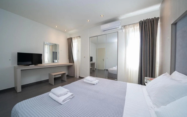 Alexandra Makris Gialos Studios