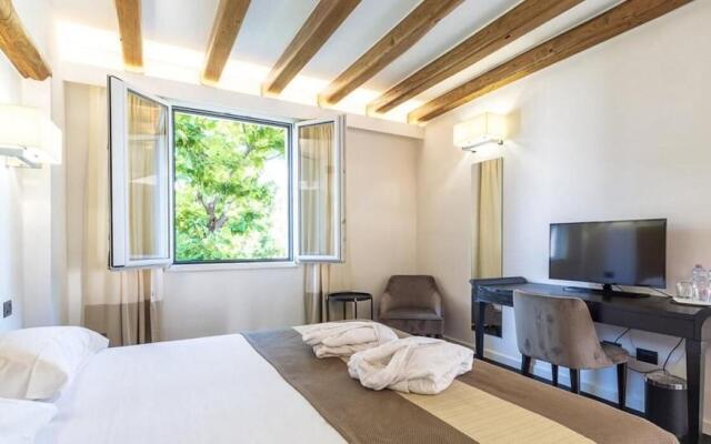 Raphael Hotel