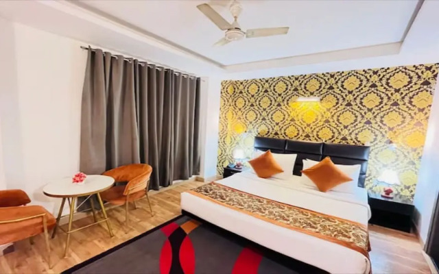 Hotel At Residency- Near Kaushambi Metro Station Ghaziabad Couple Friendly