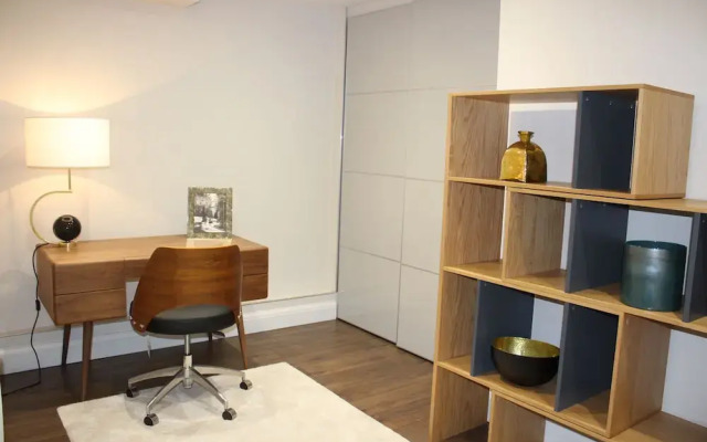 One Bed Penthouse Apartment in City Road