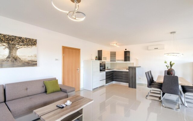 Awesome Home in Volme With Wifi and 4 Bedrooms