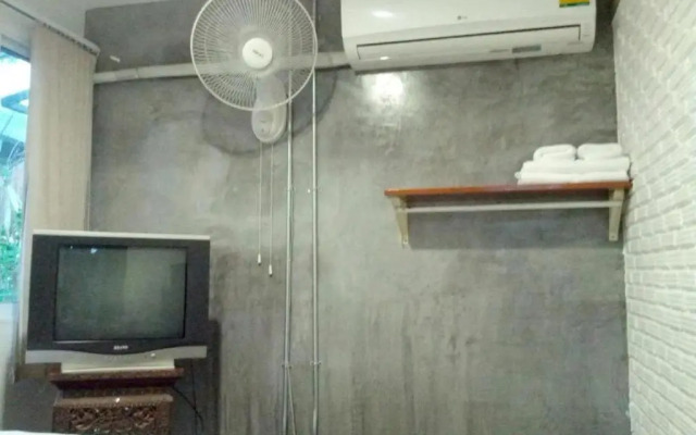 The old car guest house