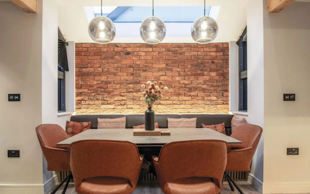 Ty Cyfoes - Luxurious 4 Bedroom - St. Florence